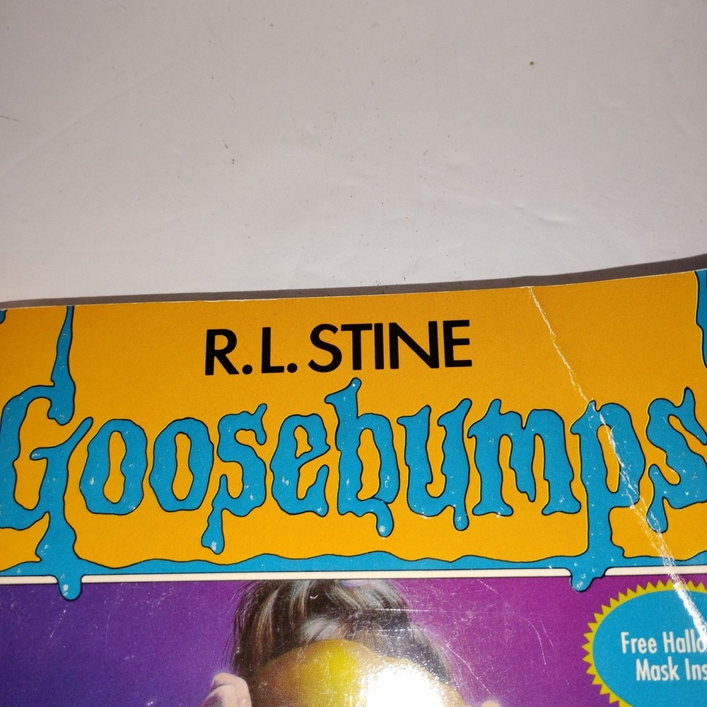 Goosebumps #11 The Haunted Mask R.L. Stine FIRST PRINT - Picture 2 of 11